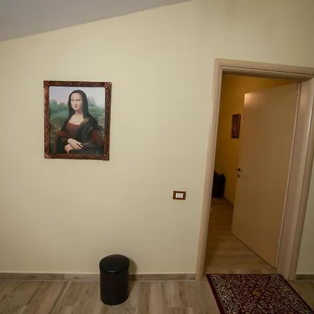 Bujtina Loren, Korce