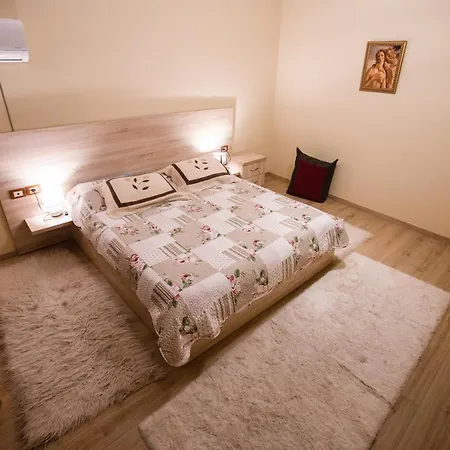 Daire Bujtina Loren, Korce Görice